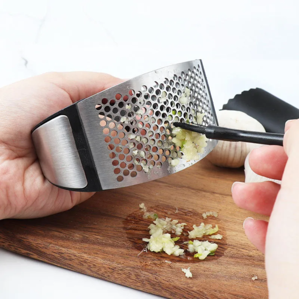 Hot Sell Manual Crusher Kitchen Gadgets Stainless Steel Garlic Press - Image 3